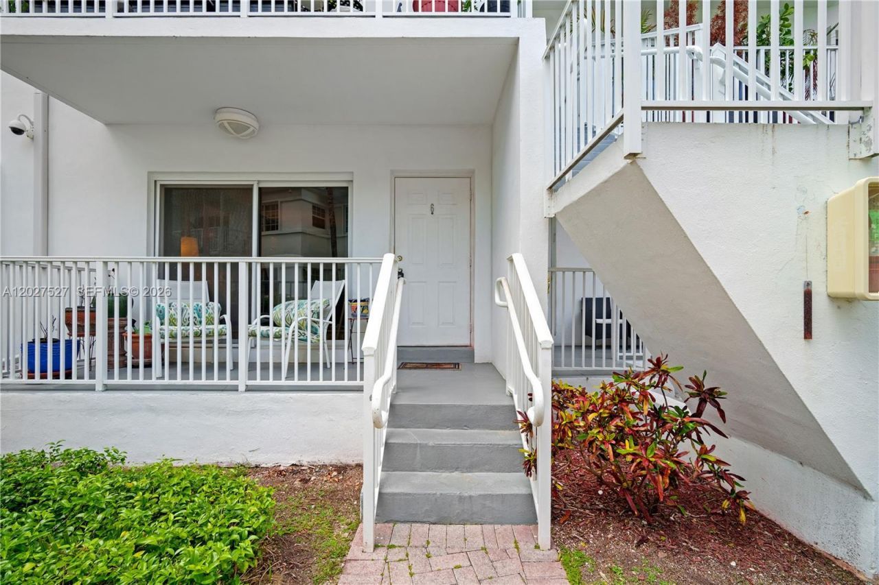 1160 103rd St , Unit 6, Bay Harbor Islands, FL 33154 Photo