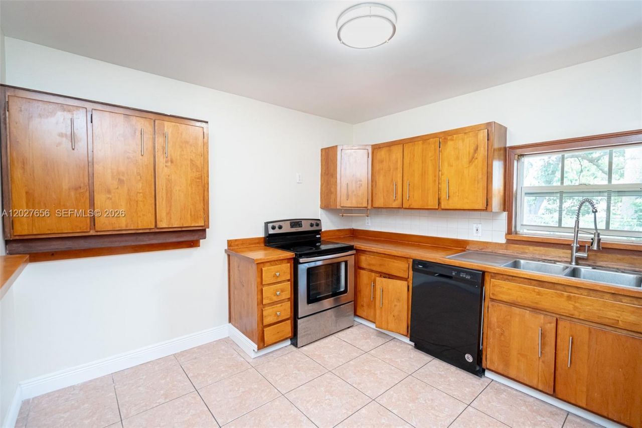 5613 Pierce St , Unit 2, Hollywood, FL 33021 Photo