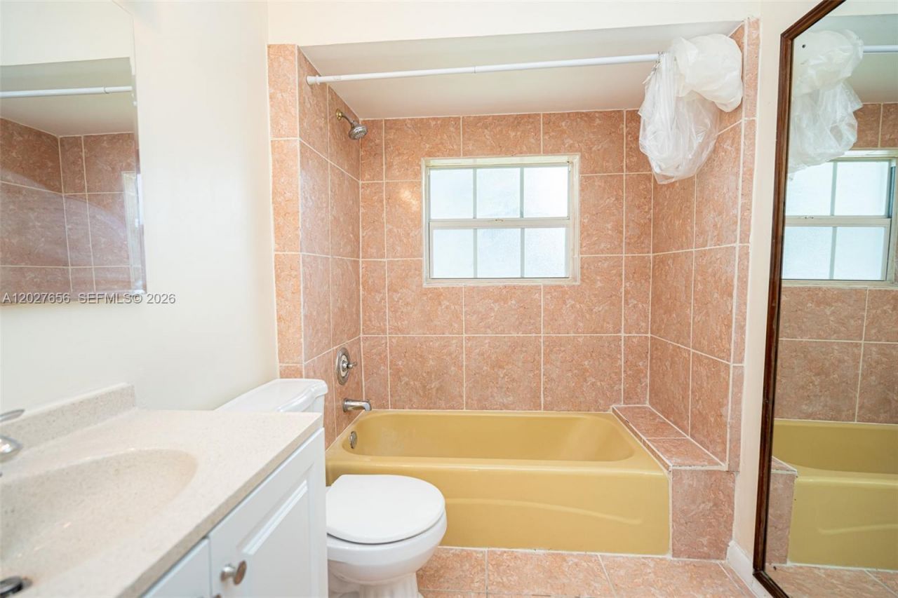 5613 Pierce St , Unit 2, Hollywood, FL 33021 Photo