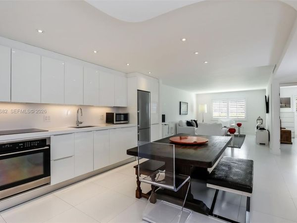 200 Galen Dr , Unit 104, Key Biscayne, FL 33149