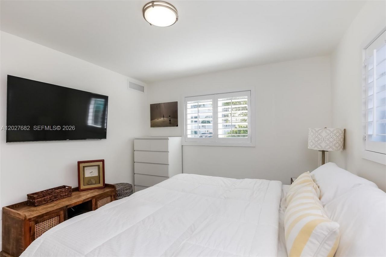 200 Galen Dr , Unit 104, Key Biscayne, FL 33149 Photo
