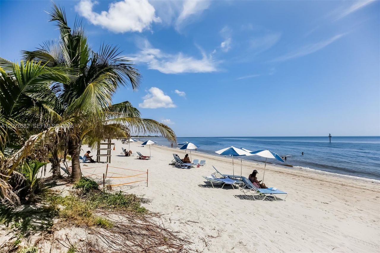 200 Galen Dr , Unit 104, Key Biscayne, FL 33149 Photo