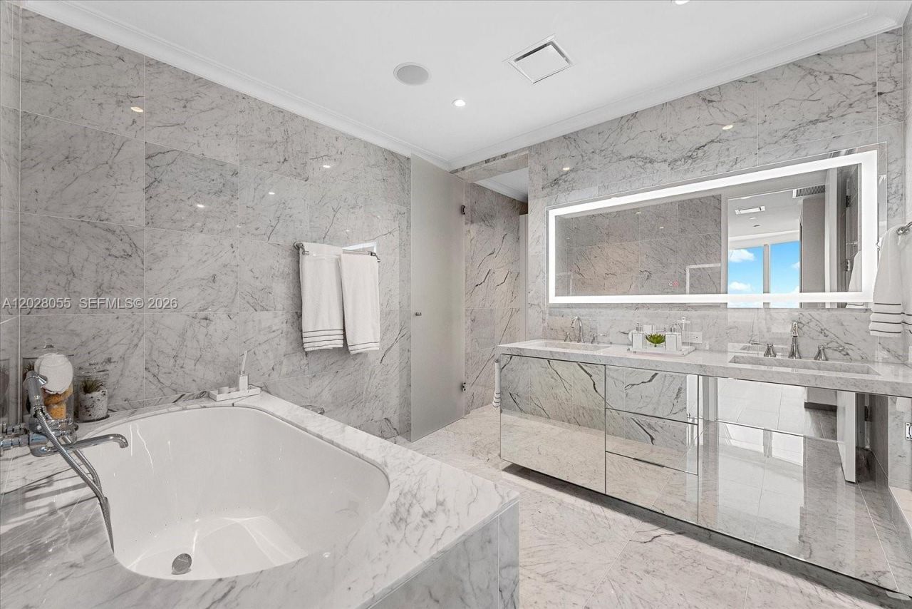 15701 Collins Ave , Unit 3101, Sunny Isles Beach, FL 33160 Photo