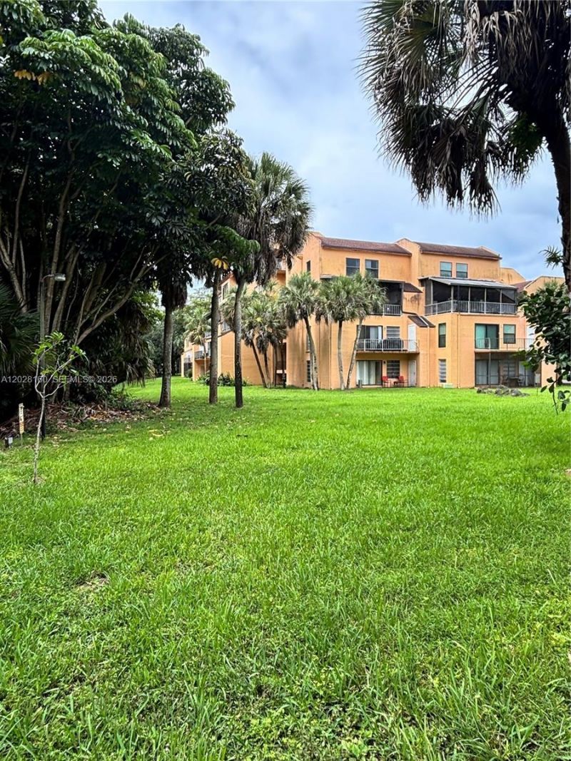 450 Commodore Dr, Unit 108, Plantation, FL 33325 Photo