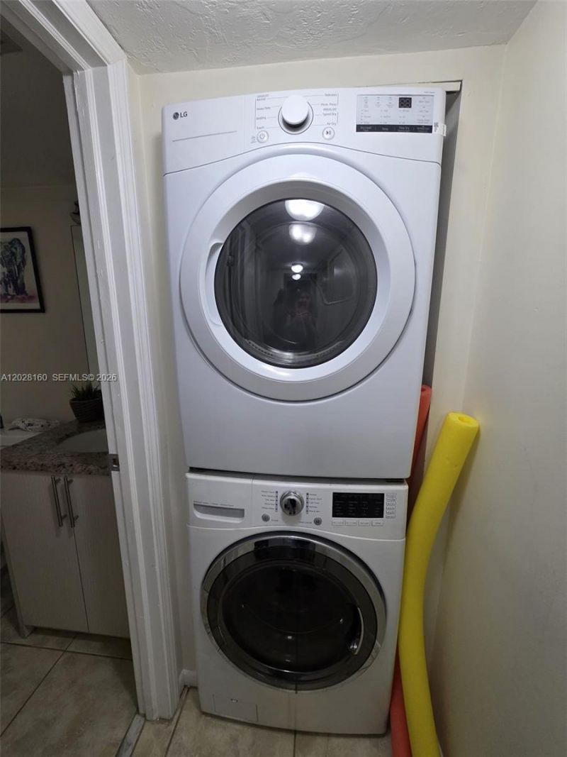 450 Commodore Dr, Unit 108, Plantation, FL 33325 Photo