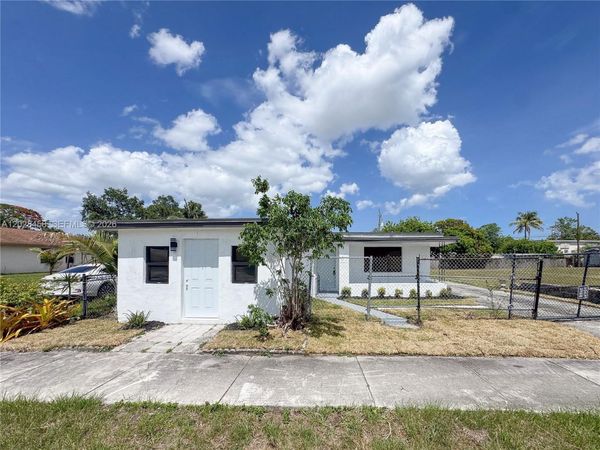 212 NW 28th Way , Fort Lauderdale, FL 33311
