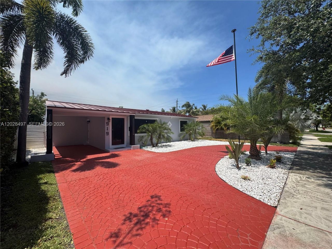 919 NE 4th Ct, Hallandale Beach, FL 33009 Main Photo