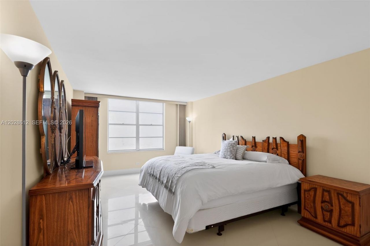 230 174th St, Unit 902, Sunny Isles Beach, FL 33160 Photo