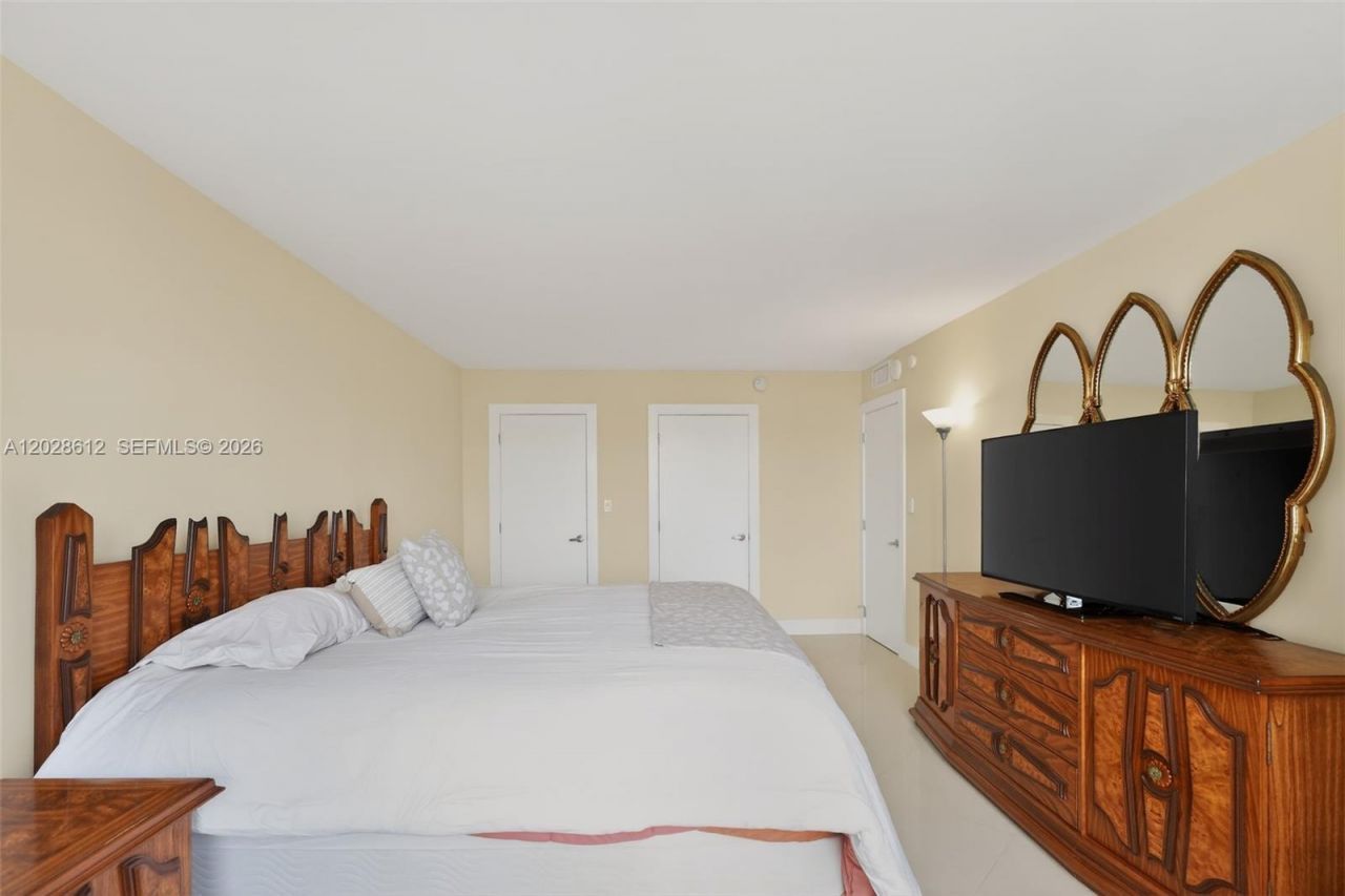230 174th St, Unit 902, Sunny Isles Beach, FL 33160 Photo