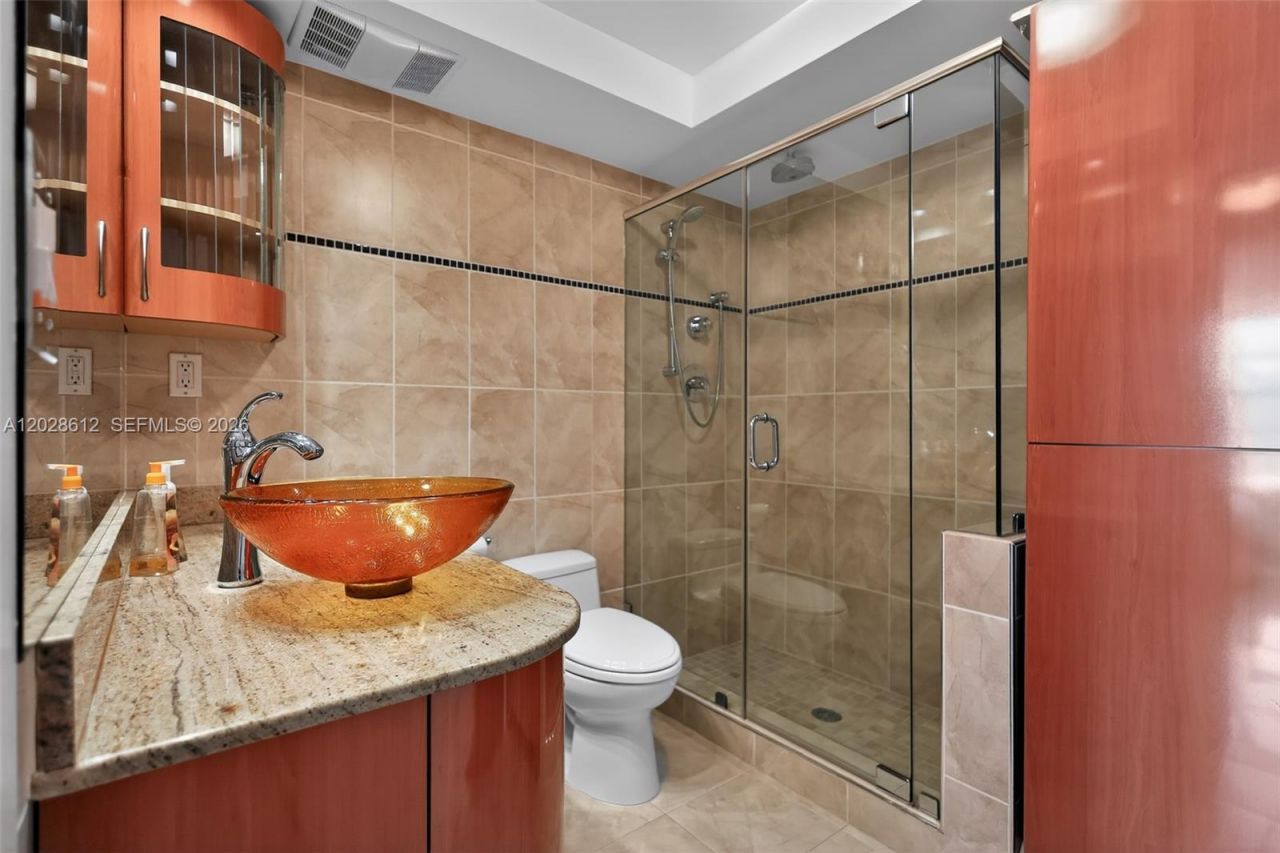 230 174th St, Unit 902, Sunny Isles Beach, FL 33160 Photo