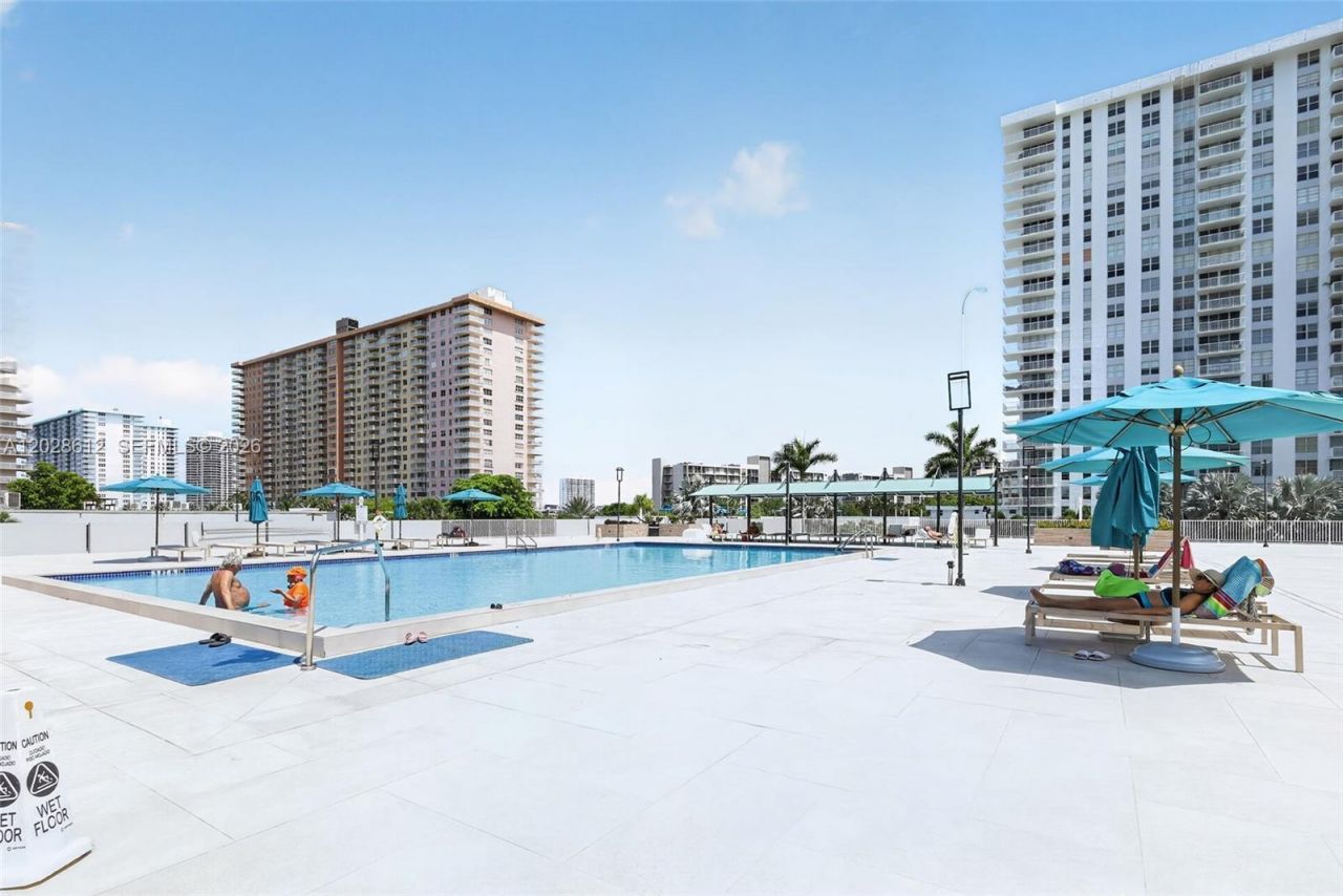 230 174th St, Unit 902, Sunny Isles Beach, FL 33160 Photo