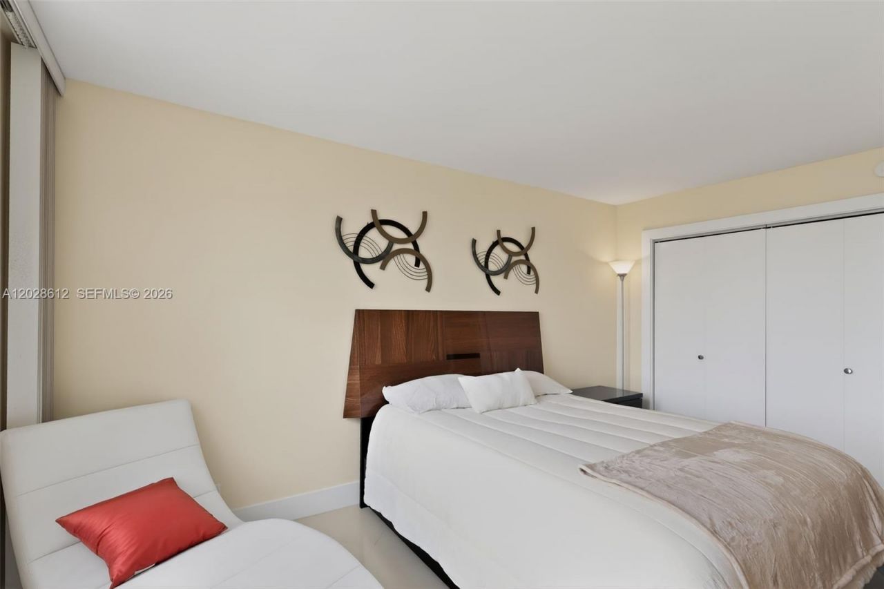 230 174th St, Unit 902, Sunny Isles Beach, FL 33160 Photo