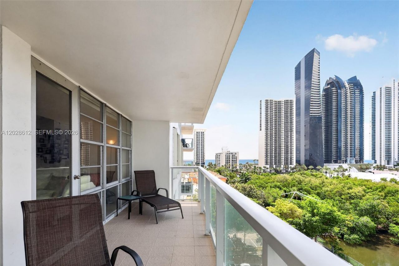 230 174th St, Unit 902, Sunny Isles Beach, FL 33160 Photo