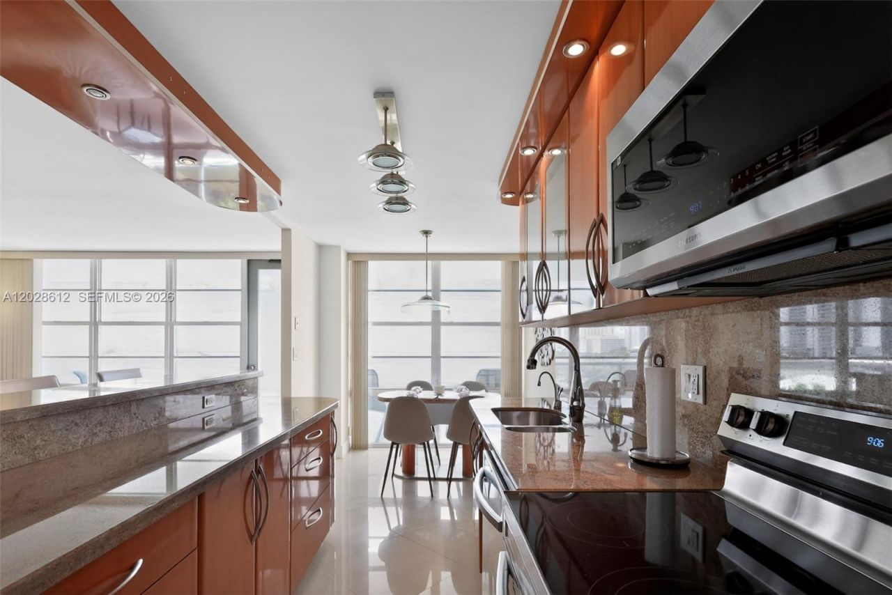 230 174th St, Unit 902, Sunny Isles Beach, FL 33160 Photo