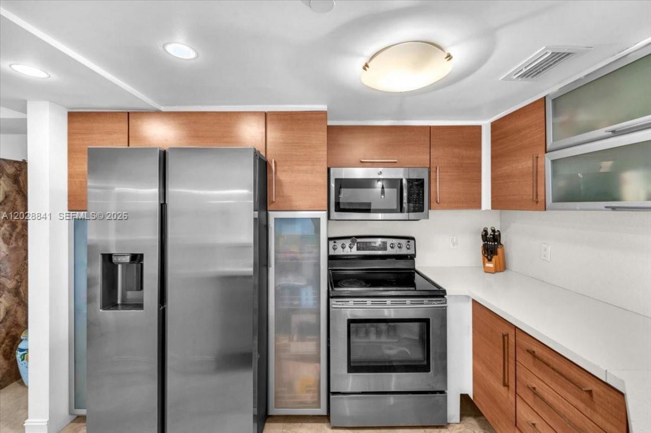 2000 Towerside Ter , Unit 908, Miami, FL 33138 Photo