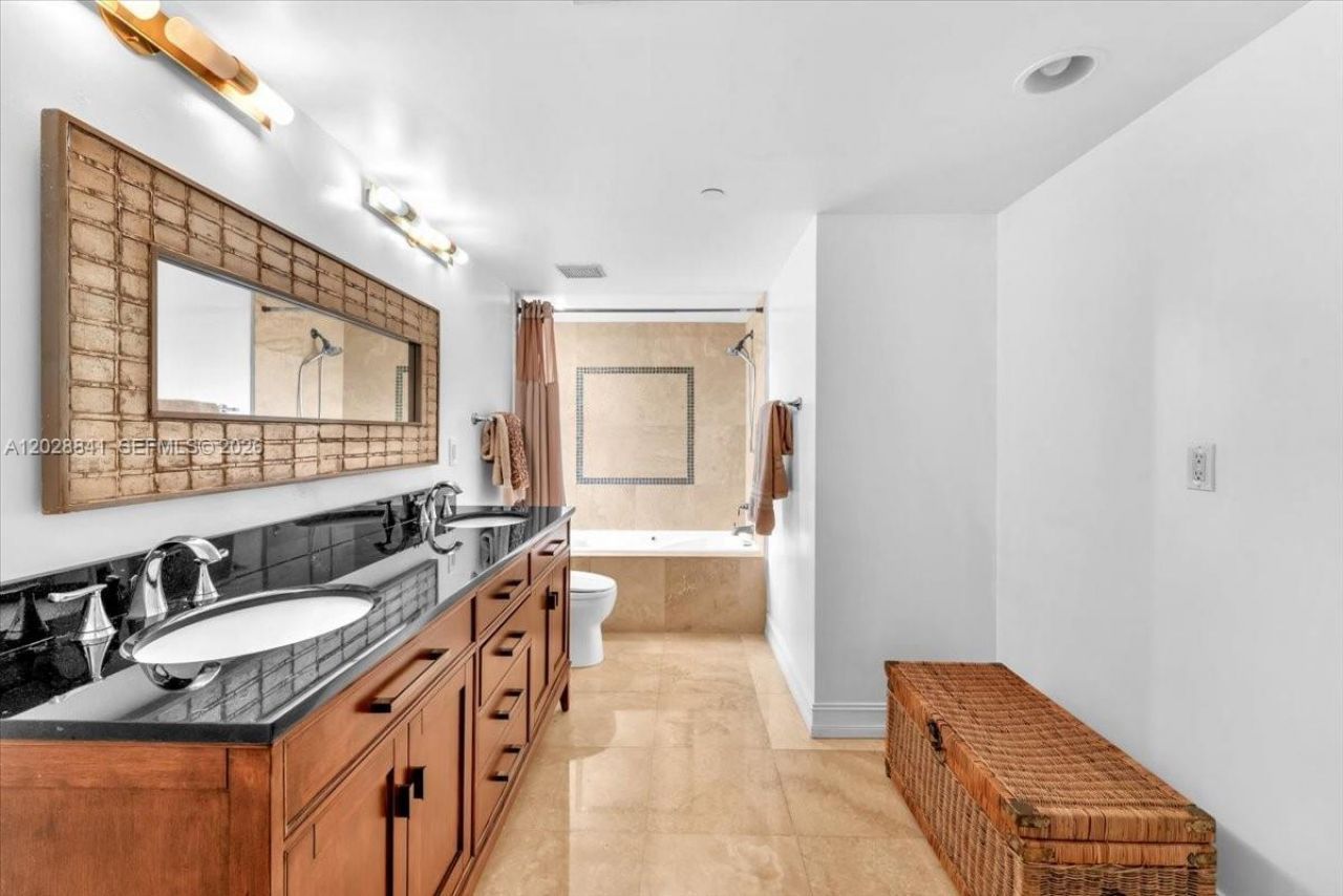2000 Towerside Ter , Unit 908, Miami, FL 33138 Photo