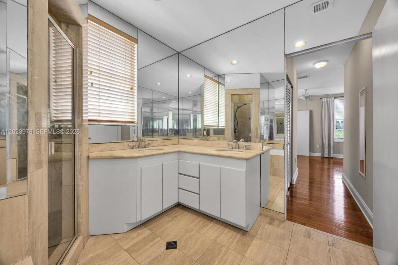 5801 SW 74th Ter, Unit 3, South Miami, FL 33143 Photo