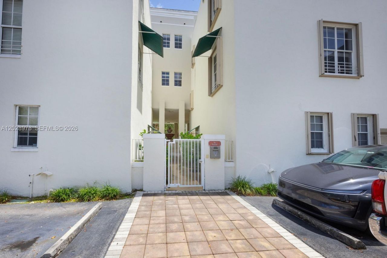 5801 SW 74th Ter, Unit 3, South Miami, FL 33143 Photo