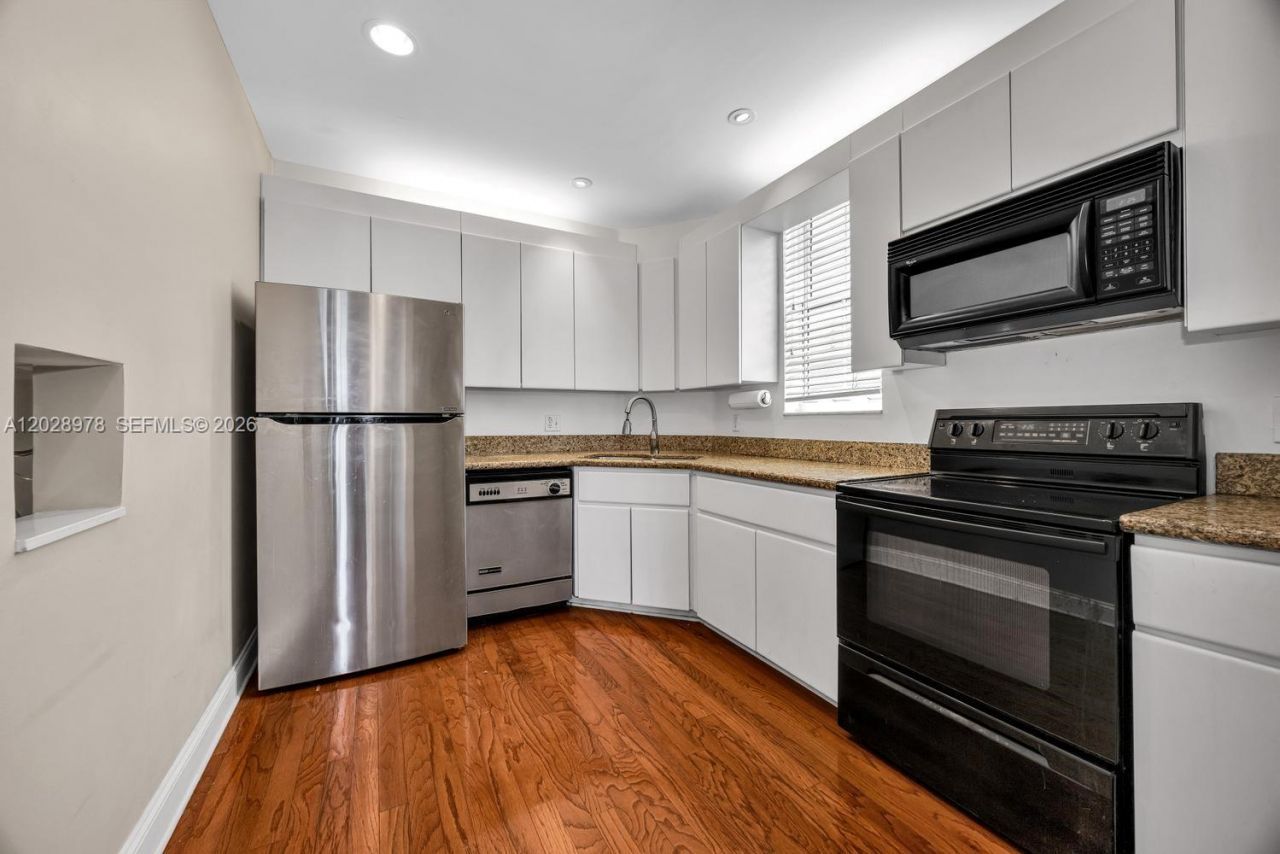 5801 SW 74th Ter, Unit 3, South Miami, FL 33143 Photo