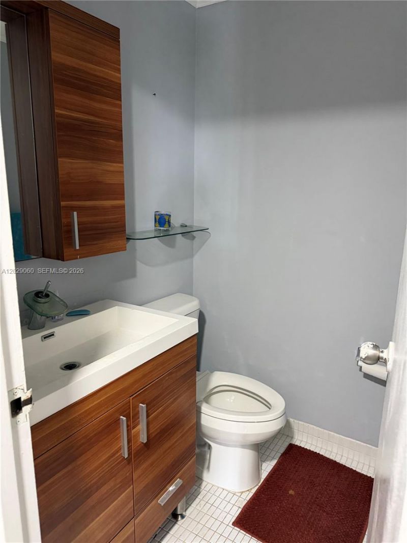200 177th Dr, Unit 419, Sunny Isles Beach, FL 33160 Photo