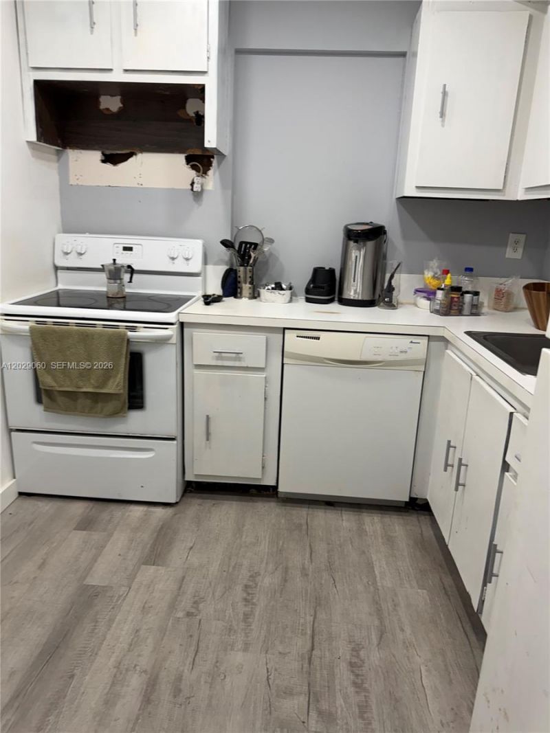 200 177th Dr, Unit 419, Sunny Isles Beach, FL 33160 Photo
