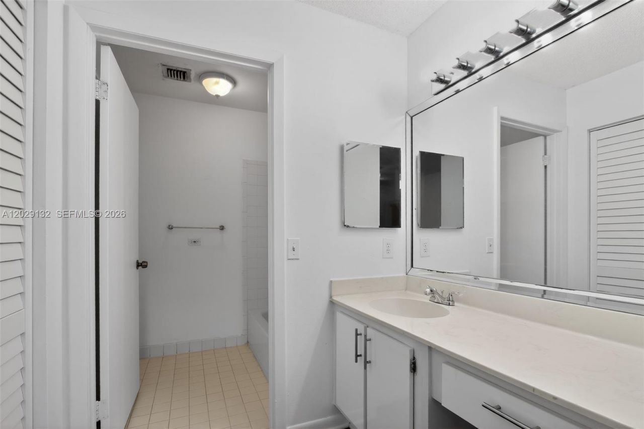 14014 SW 93rd Ln , Unit 14014, Miami, FL 33186 Photo