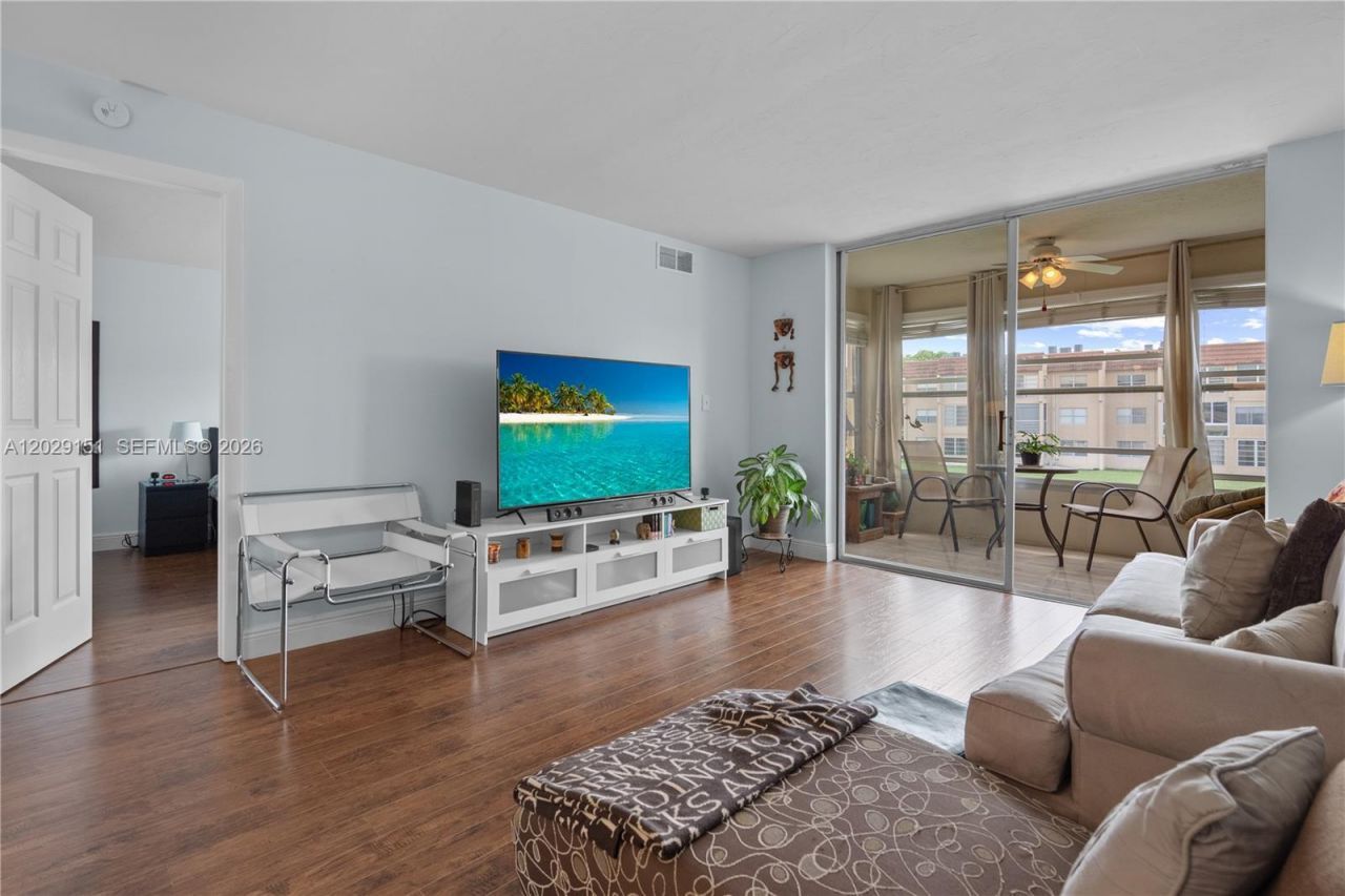 9340 Sunrise Lakes Blvd, Unit 209, Sunrise, FL 33322 Photo