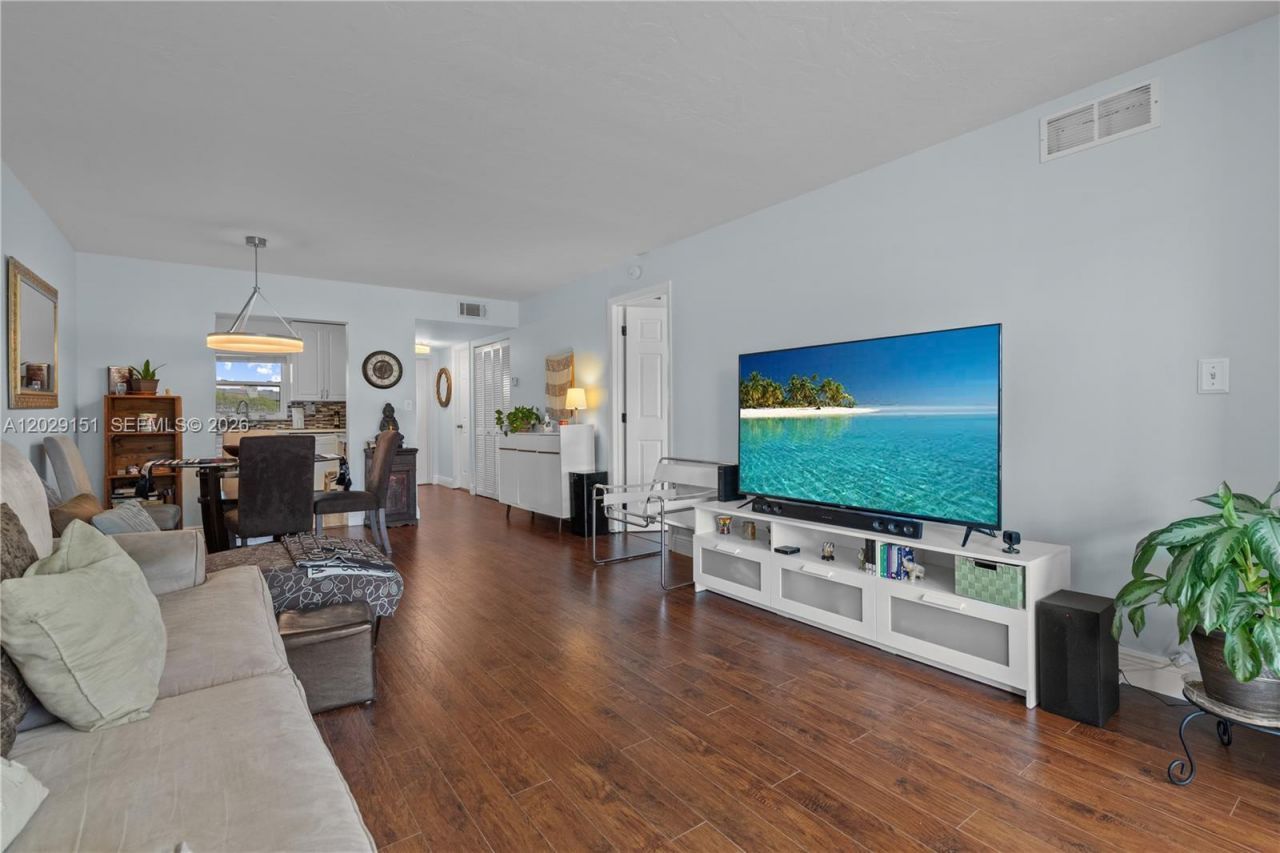9340 Sunrise Lakes Blvd, Unit 209, Sunrise, FL 33322 Photo