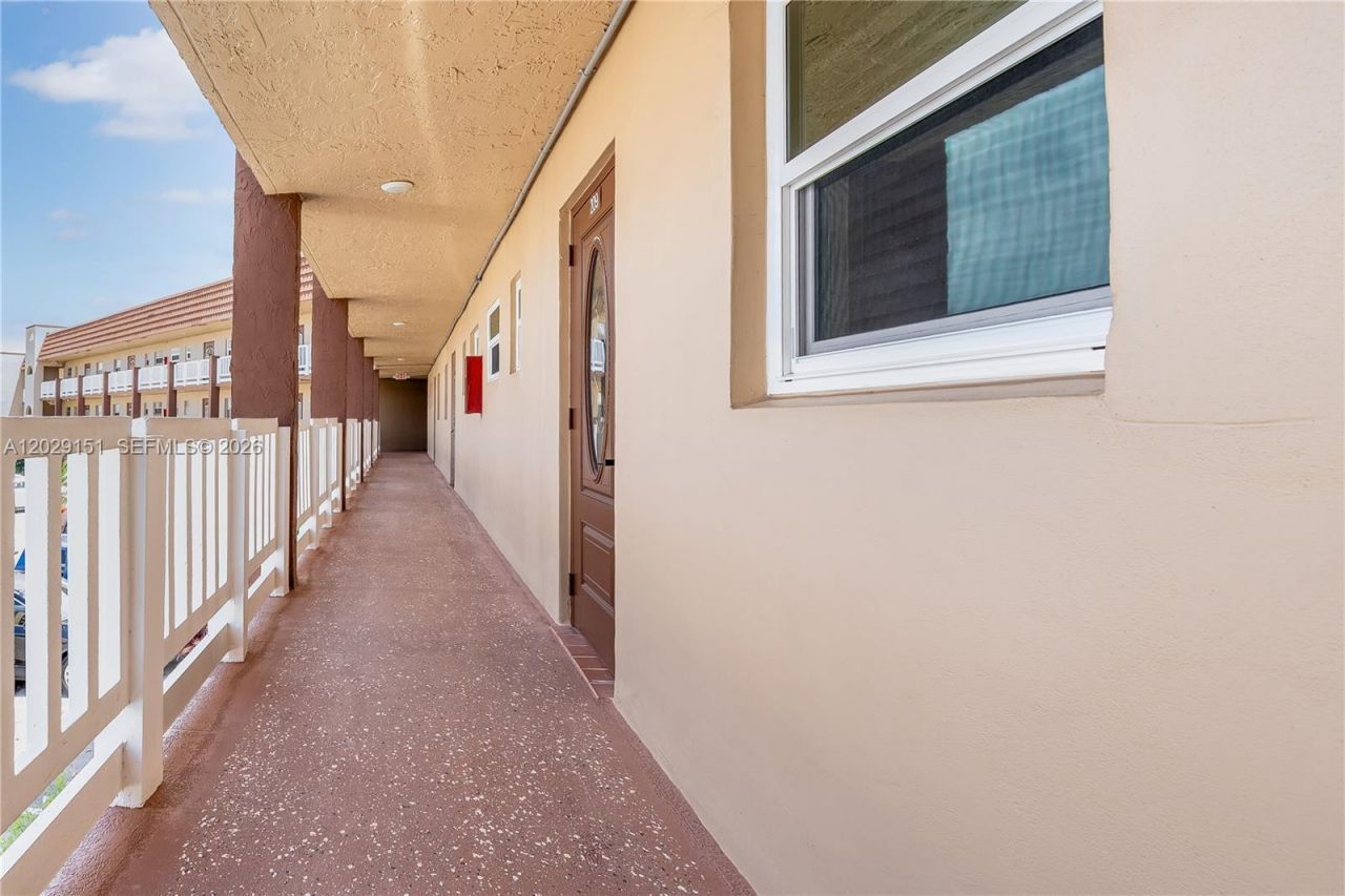 9340 Sunrise Lakes Blvd, Unit 209, Sunrise, FL 33322 Photo