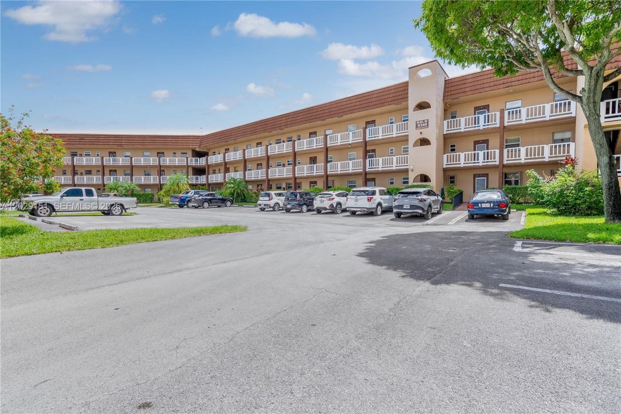 9340 Sunrise Lakes Blvd, Unit 209, Sunrise, FL 33322 Photo