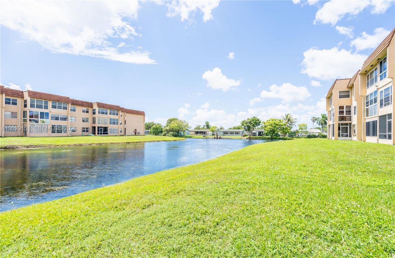 9340 Sunrise Lakes Blvd, Unit 209, Sunrise, FL 33322 Photo