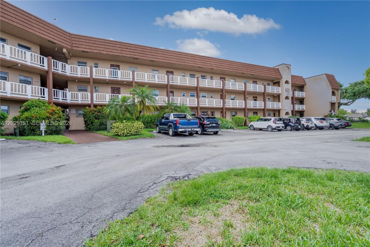9340 Sunrise Lakes Blvd, Unit 209, Sunrise, FL 33322 Photo