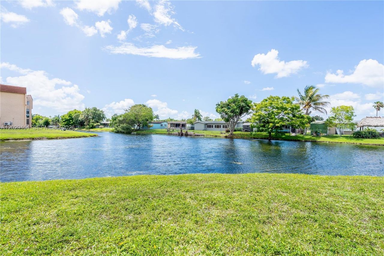 9340 Sunrise Lakes Blvd, Unit 209, Sunrise, FL 33322 Photo