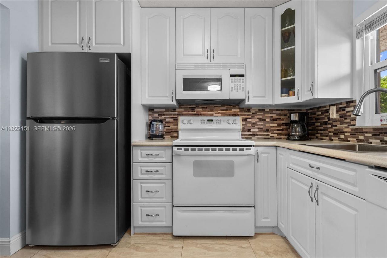 9340 Sunrise Lakes Blvd, Unit 209, Sunrise, FL 33322 Photo