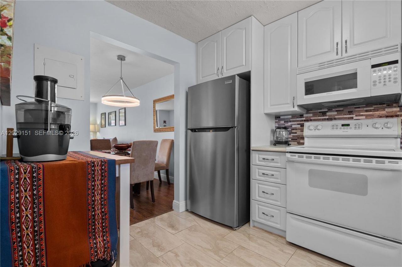 9340 Sunrise Lakes Blvd, Unit 209, Sunrise, FL 33322 Photo