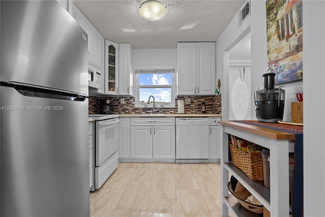 9340 Sunrise Lakes Blvd, Unit 209, Sunrise, FL 33322 Photo
