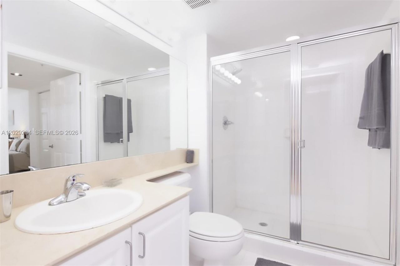 1155 Brickell Bay Dr , Unit 2701, Miami, FL 33131 Photo