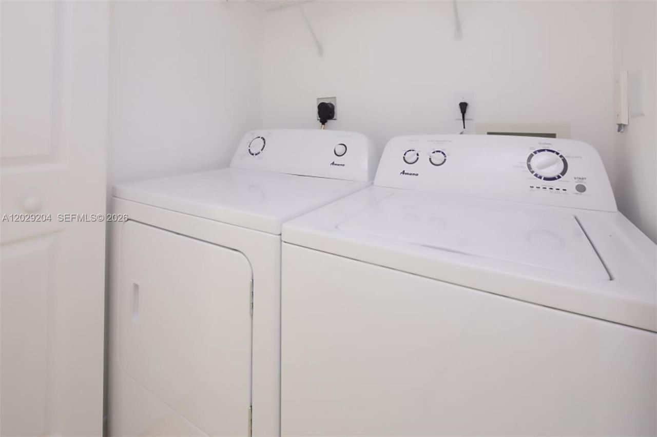1155 Brickell Bay Dr , Unit 2701, Miami, FL 33131 Photo