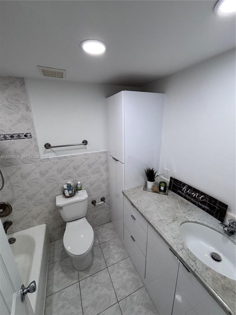 5575 W 26th Ct , Unit 206, Hialeah, FL 33016 Photo