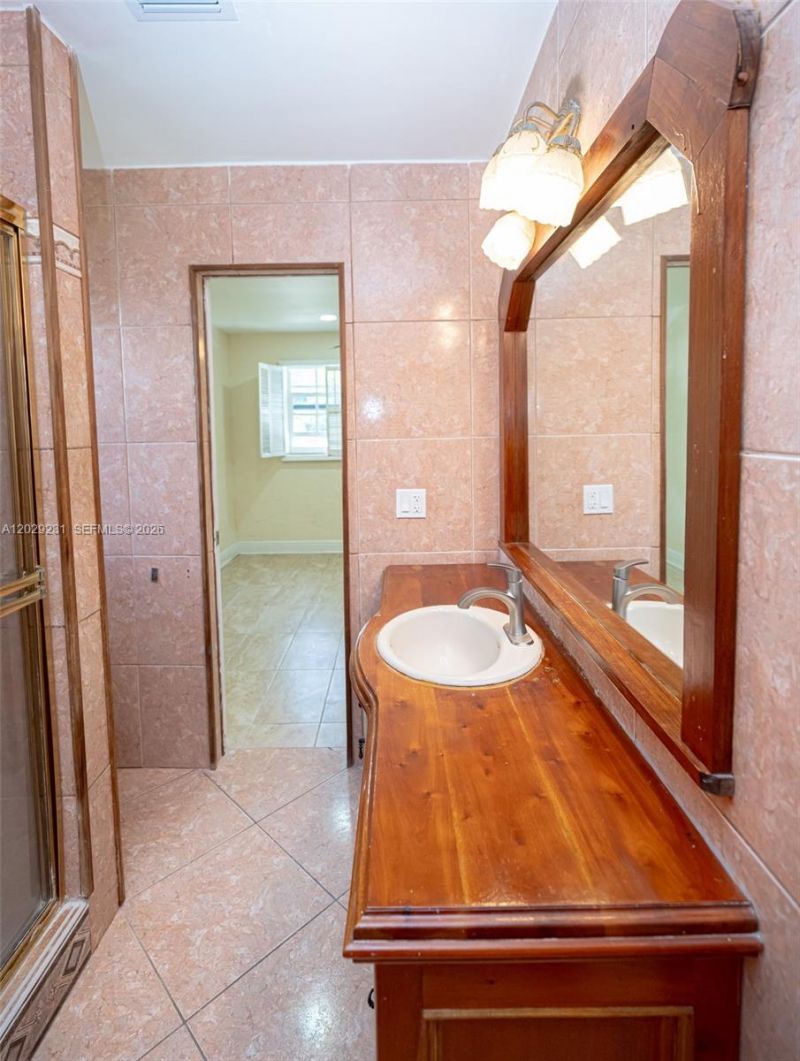 5613 Pierce St , Unit 1, Hollywood, FL 33021 Photo