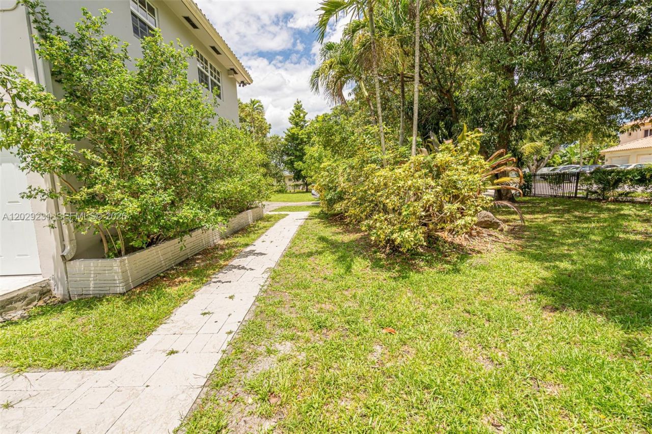 5613 Pierce St , Unit 1, Hollywood, FL 33021 Photo