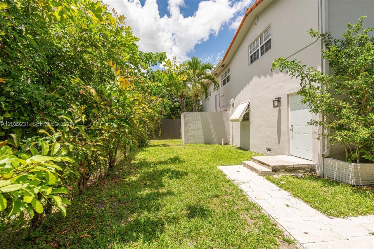 5613 Pierce St , Unit 1, Hollywood, FL 33021 Photo