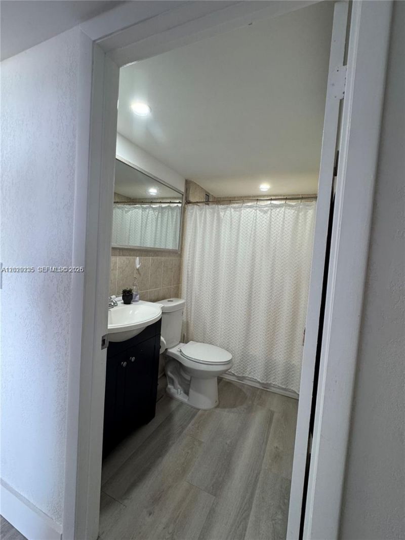2000 NE 135th St , Unit 609, North Miami, FL 33181 Photo