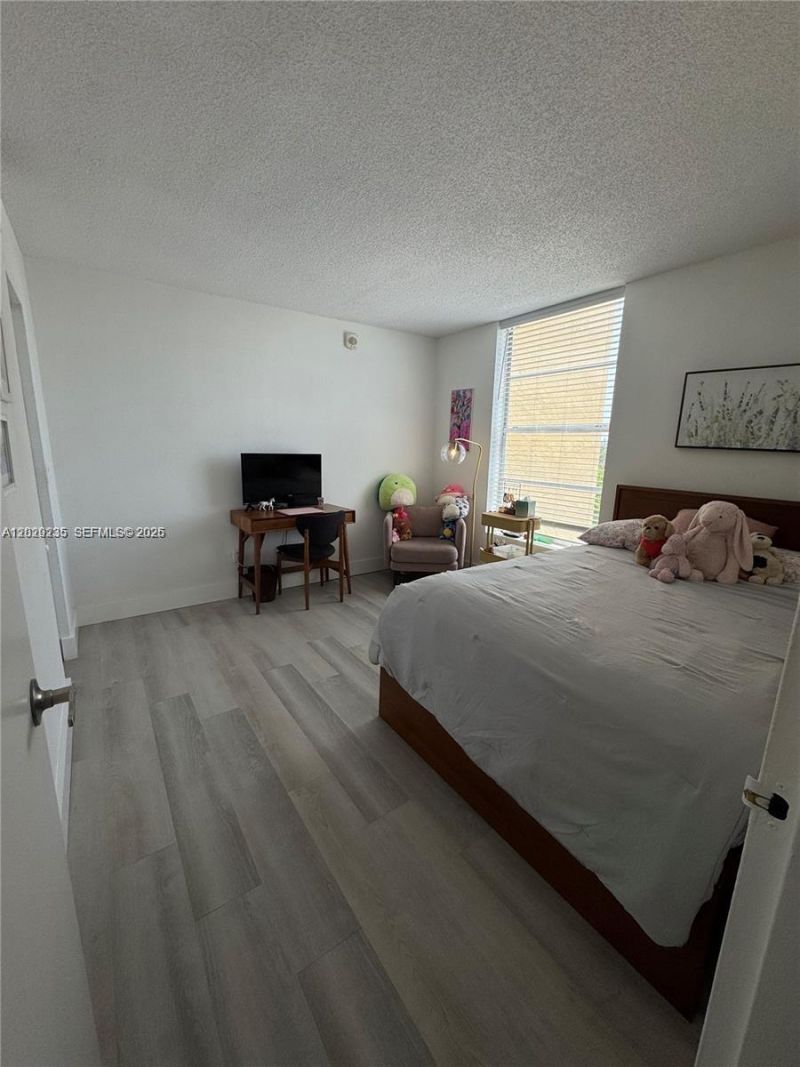 2000 NE 135th St , Unit 609, North Miami, FL 33181 Photo