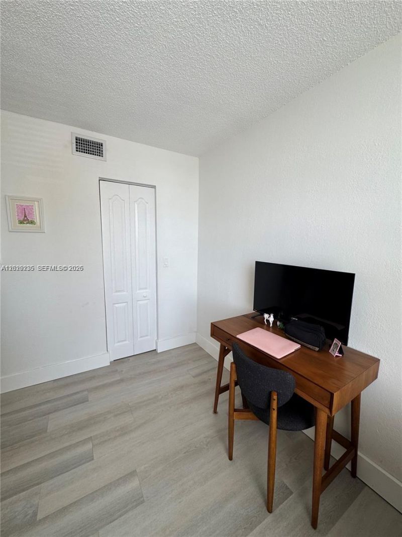 2000 NE 135th St , Unit 609, North Miami, FL 33181 Photo