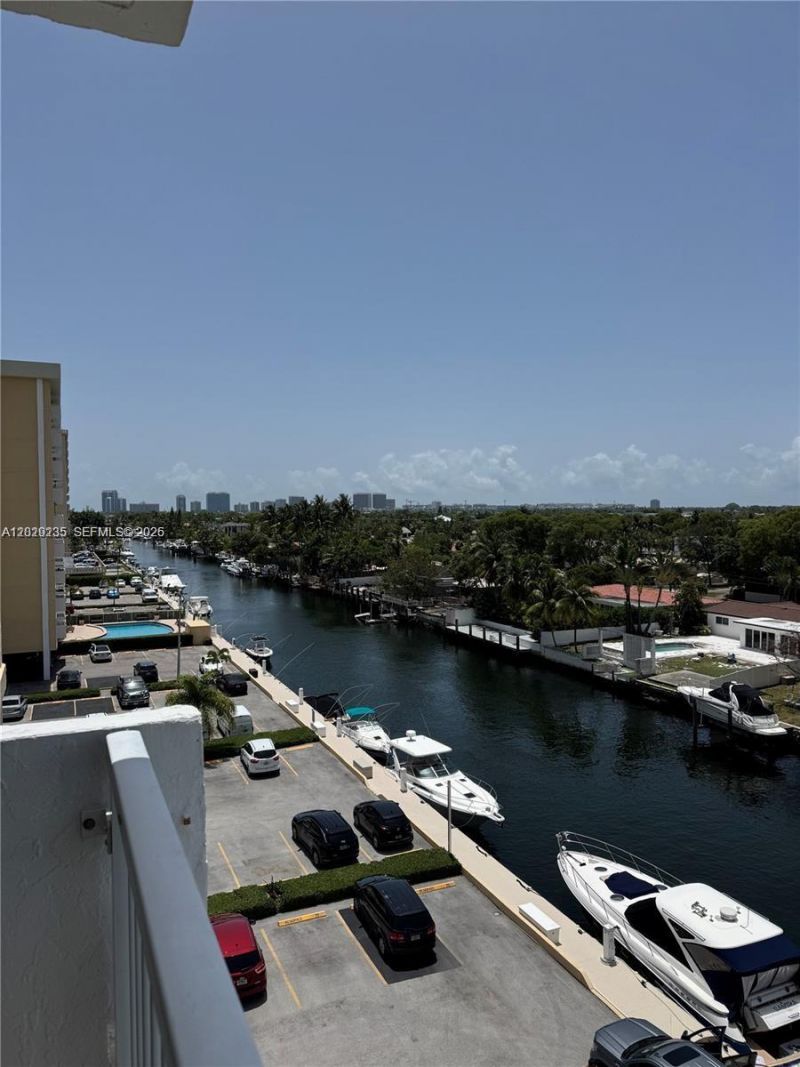 2000 NE 135th St , Unit 609, North Miami, FL 33181 Photo