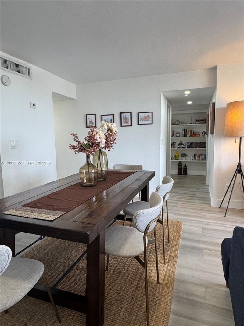 2000 NE 135th St , Unit 609, North Miami, FL 33181 Photo