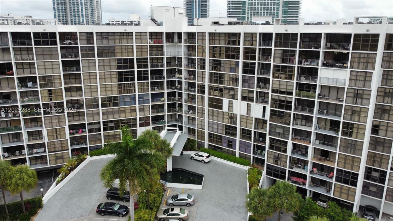 400 Leslie Dr , Unit 416, Hallandale Beach, FL 33009 Photo