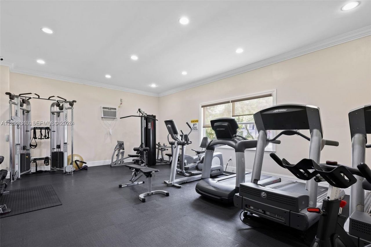 903 NE 27th Ave , Unit 903, Hallandale Beach, FL 33009 Photo