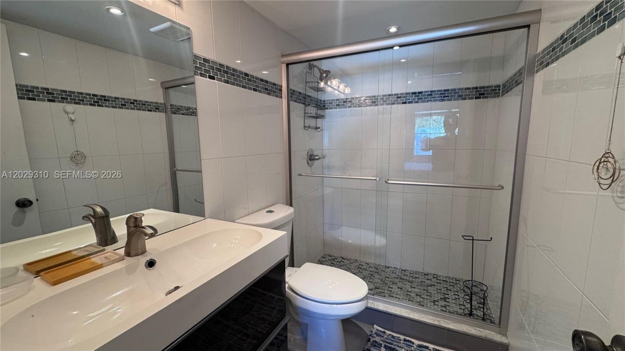 903 NE 27th Ave , Unit 903, Hallandale Beach, FL 33009 Photo